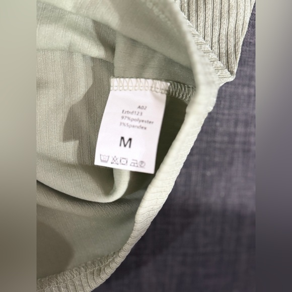 Trendy Queen Two Piece Shorts Set Lounge Crop Top and High Waisted Shorts (M) - Picture 3 of 5